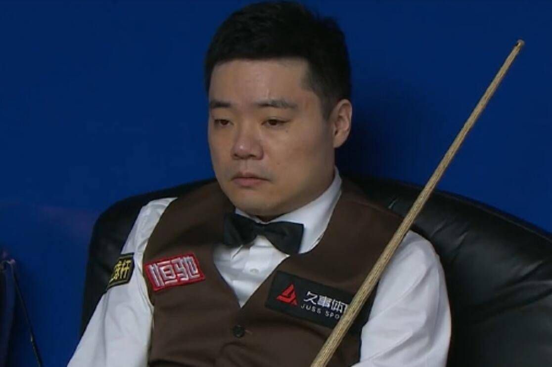女主播给粉丝看球球视频
